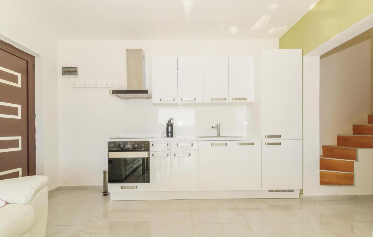 Cozy Apartment In Miskovici With Wifi מראה חיצוני תמונה